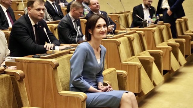 Seime tęsiasi sąmyšis: opozicija ragina V. Čmilytę-Nielsen pasitikrinti, ar dar turi kolegų pasitikėjimą