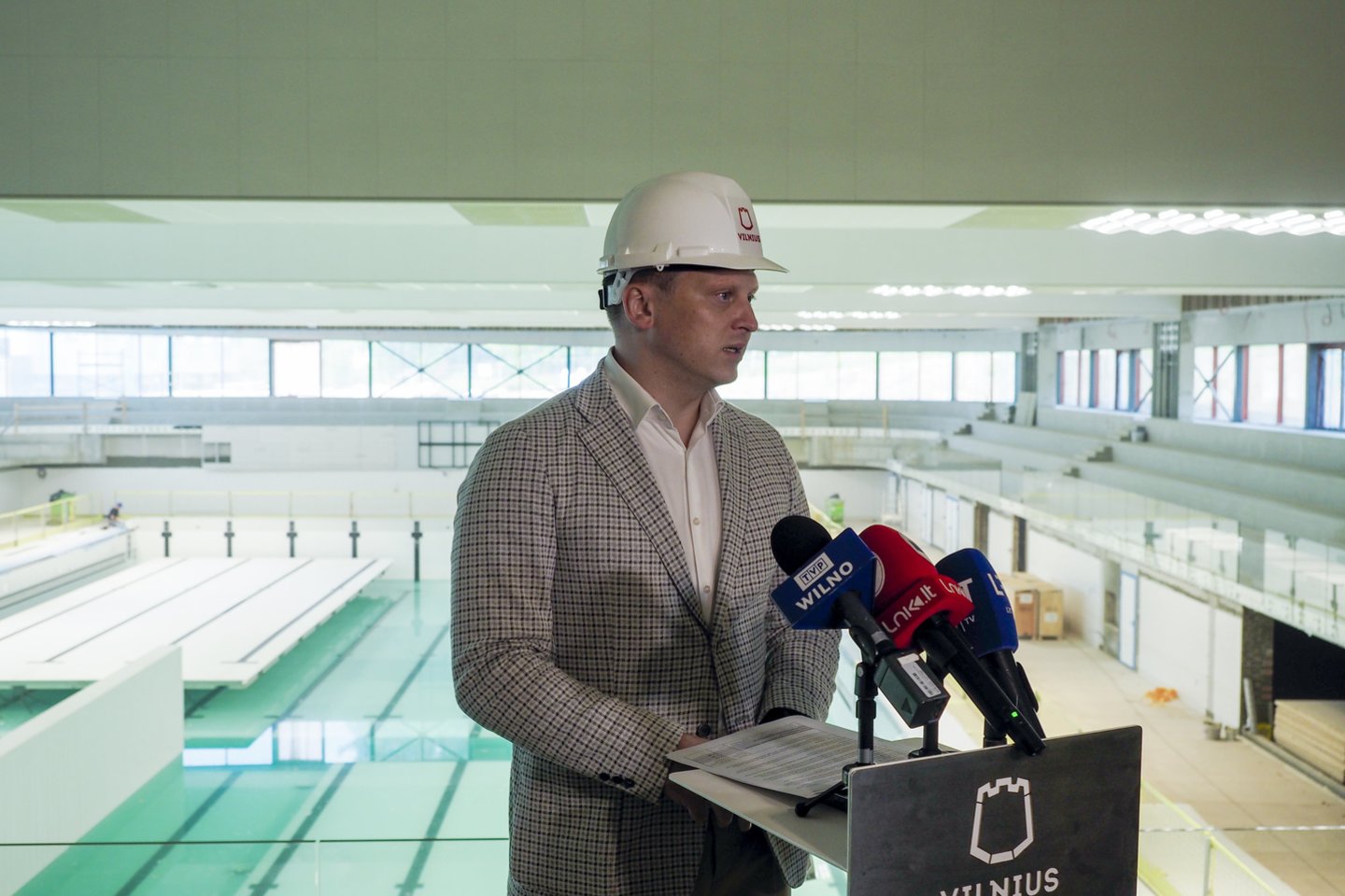 Lazdynų baseino Vilniuje statybas tikimasi užbaigti iki rudens, o jį atverti dar gruodį.<br>V.Ščiavinsko nuotr.