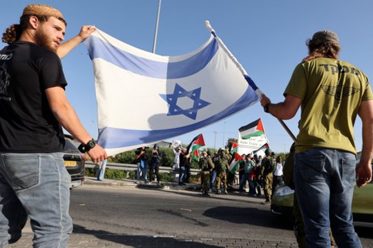 Vakarų Krante gyvenantiems žydų naujakuriams iškilo grėsmė netekti specialaus statuso