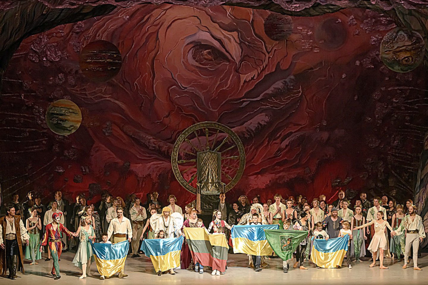 Pamatęs Charkovo artistų gala koncertą LNOBT D.Dundulis ukrainiečiams skirtą paramą padvigubino.