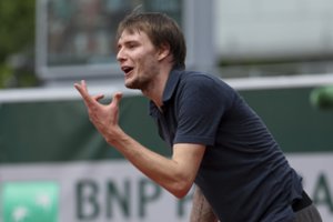 Rusų tenisininkas Štutgarto korte pažėrė rinktinių ir sunkiai suvokiamų keiksmažodžių: darė „skylėtus šunis“, „šunsnukius“ ir save