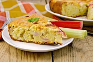 Purus ir minkštas rabarbarų pyragas: kai norisi ko nors paprasto ir gardaus