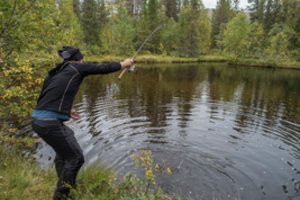 Žvejyboje vyrą užtiko su nepažįstama mergina – jo reakcija pribloškė žmoną