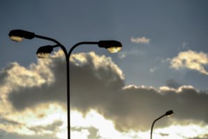 Vilniuje ant apšvietimo stulpų bus įrengiamos elektromobilių krovimo stotelės: naudotojams yra viena sąlyga