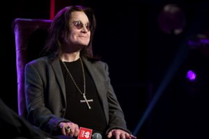 Parkinsono liga sergančiam ir sunkiai vaikščiojančiam Ozzy Osbourne'ui atlikta svarbi operacija