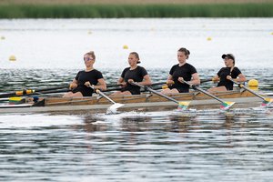 Tarptautinė „Salduvės“ regata: ugninga apdovanojimų ceremonija ir repeticija prieš „Gintarinius irklus“
