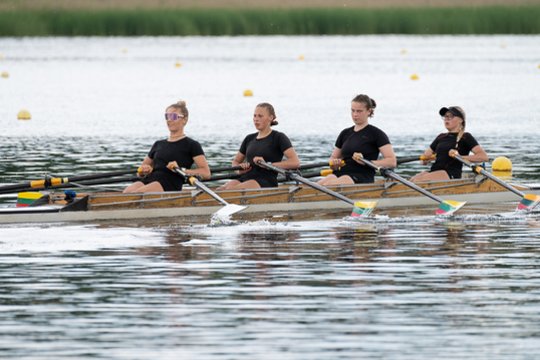 Tarptautinė „Salduvės“ regata: ugninga apdovanojimų ceremonija ir repeticija prieš „Gintarinius irklus“