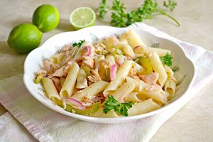 Be galo skanūs makaronai su kepta lašiša ir citrininiu padažu