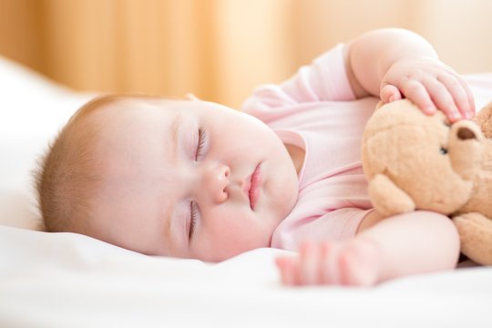 Kūdikių stebėjimai rodo, kad apie 80 proc. mažylių natūraliai yra vyturiukai ir dieną pradeda tarp 6–8 val ryte.