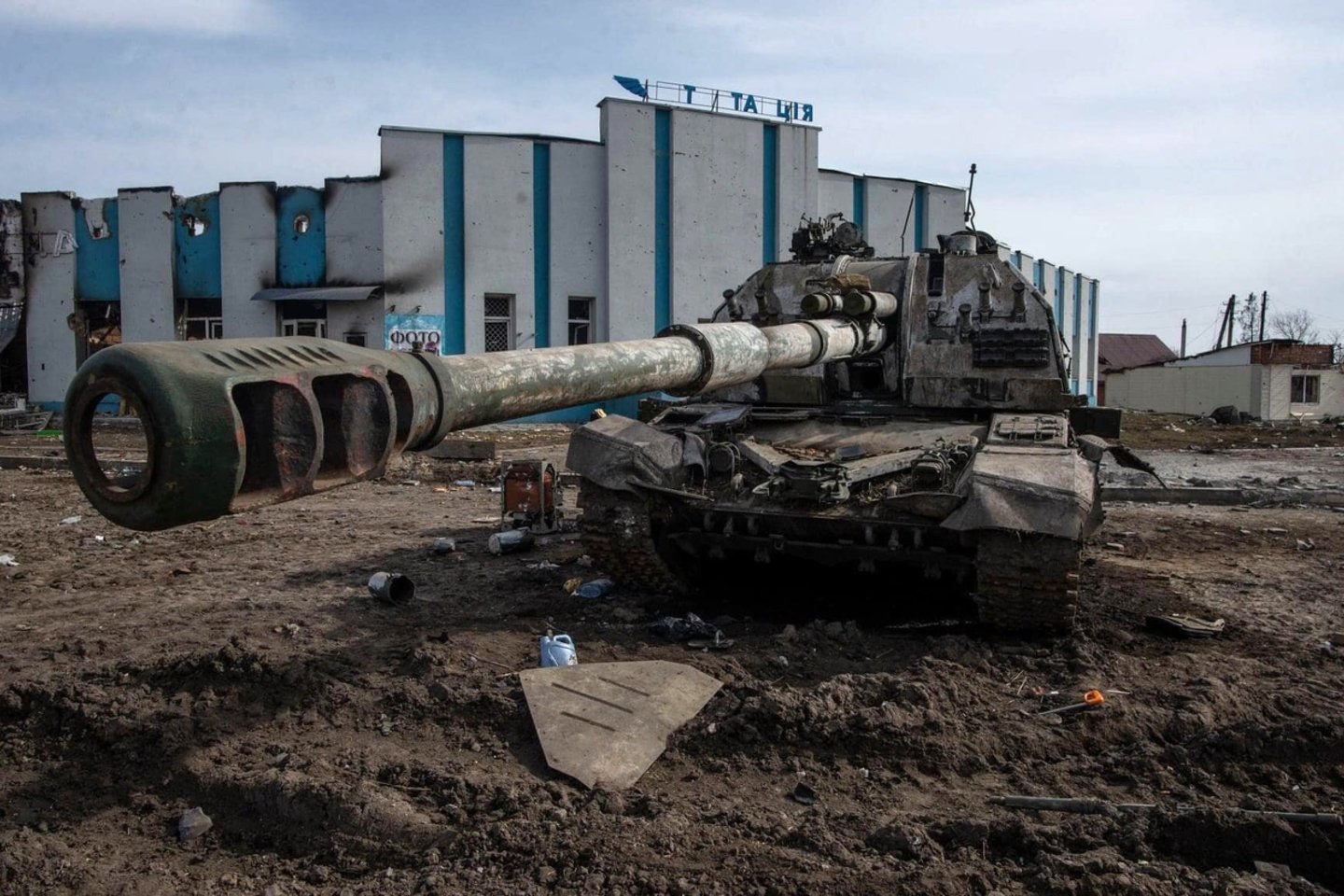 Sunaikintas rusų tankas.<br>AFP/Scanpix asociatyvi nuotr.