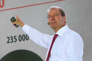 Politologės įtariai žvelgia į V. Uspaskicho pareiškimą apie pasitraukimą: klausimas, ar neblefuoja