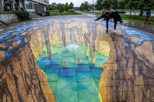 Štai kaip atrodo rekordinis 3D gatvės piešinys prie sostinės Spaudos rūmų