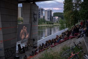 Vasaros seansus po Liubarto tiltu atidarys ansamblio „Synaesthesis“ gyvai įgarsintas filmas