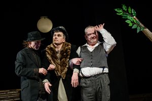 A. Dapšys, A. Žebrauskas ir M. Capas teigia, kad kasdienybės smulkmenos atveria amžinybės klausimus