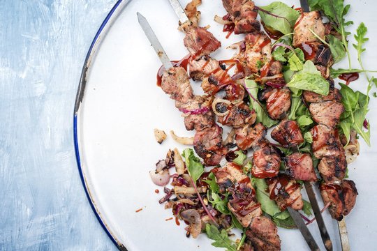 Vasariška grilio patiekalų naujiena „Lidl“ parduotuvėse – jau dabar ieškokite Lietuvos gamintojų paruoštų kiaulienos šašlykų