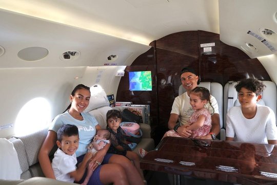 Po skaudžios netekties Cristiano Ronaldo mylimoji pirmą kartą paviešino naujagimės nuotrauką