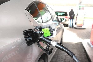 Vokietijoje kilo ginčai net tarp ministrų: mokesčius karpo, o degalai brangsta