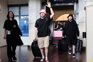 Į Lietuvą atskrido „Euroviziją“ laimėjusi ukrainiečių grupė „Kalush Orchestra“