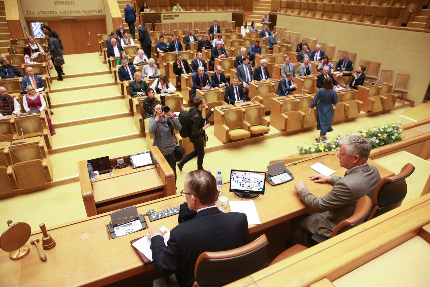 Seimo opozicijos atstovai persikėlė į Kovo 11-osios salę ir čia derina savo reikalavimus valdantiesiems.<br>R.Danisevičiaus nuotr.