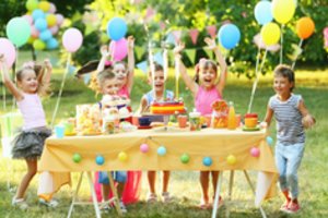 10 patarimų, kaip sukurti vaikui įsimintiną gimtadienio šventę savo kieme