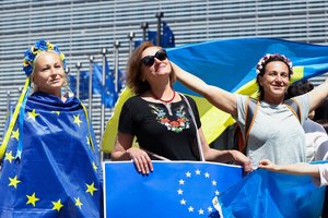 Ukrainos kelias į Europos Sąjungą: kaip vyktų stojimo procesas, ką mano valstybės narės ir ko laukti iš V. Putino