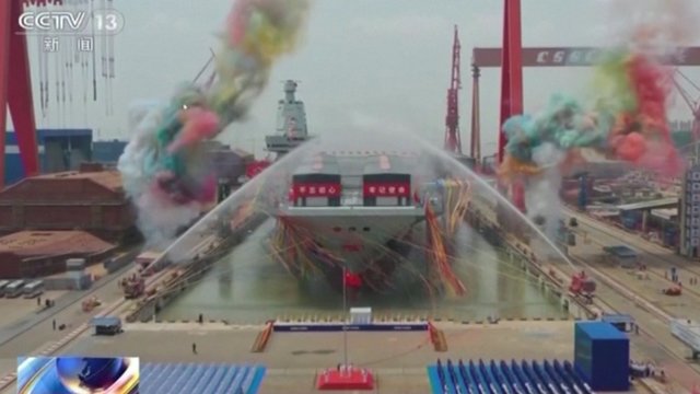 Kinija nuleido į vandenį trečią lėktuvnešį: paminėta iškilminga ceremonija