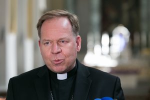 Vyskupai sako, kad civilinė sąjunga devalvuotų santuokos bei šeimos sampratas