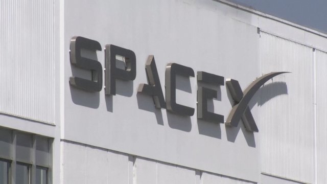 Milijardai būdo savybėms įtakos neturi: „SpaceX“ darbuotojai išreiškė nuomonę apie E. Muską