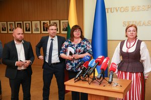 Valdančiųjų ir opozicijos derybos nusikels į trečią savaitę: jos vyksta dėl dviejų neviešinamų reikalavimų