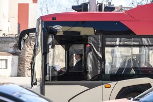 Praneša, kad dėl vairuotojų trūkumo keičiasi autobusų ir troleibusų maršrutų tvarkaraščiai