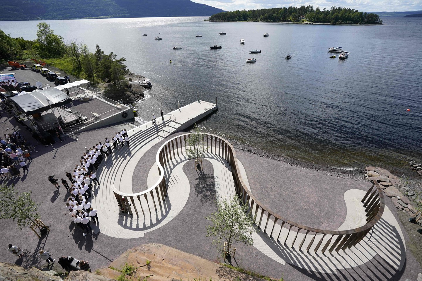  Norvegijoje atidarytas memorialas žudynių Utiojoje aukoms atminti.<br> AFP/Scanpix nuotr.