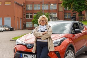 Panevėžietė močiutė sudalyvavo slalomo varžybose: „Kodėl gi negaliu sau leisti pažaisti“