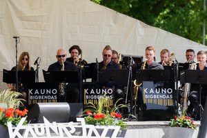 Vilkijoje Louiso Armstrongo repertuarą atliko Kauno bigbendas su Vytautu Grubliausku