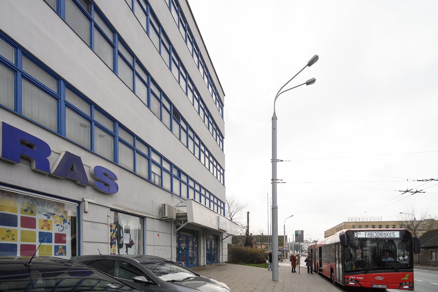 Vilniaus Naujamiestyje, šalia buvusios „Spartos“ gamyklos esančios keturios viešojo transporto stotelės pirmadienį pervadintos į „Vienaragių“.<br>V.Skaraičio nuotr.