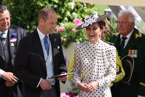 Catherine Middleton atkartojo legendinį princesės Dianos įvaizdį: kuri atrodė gražiau?