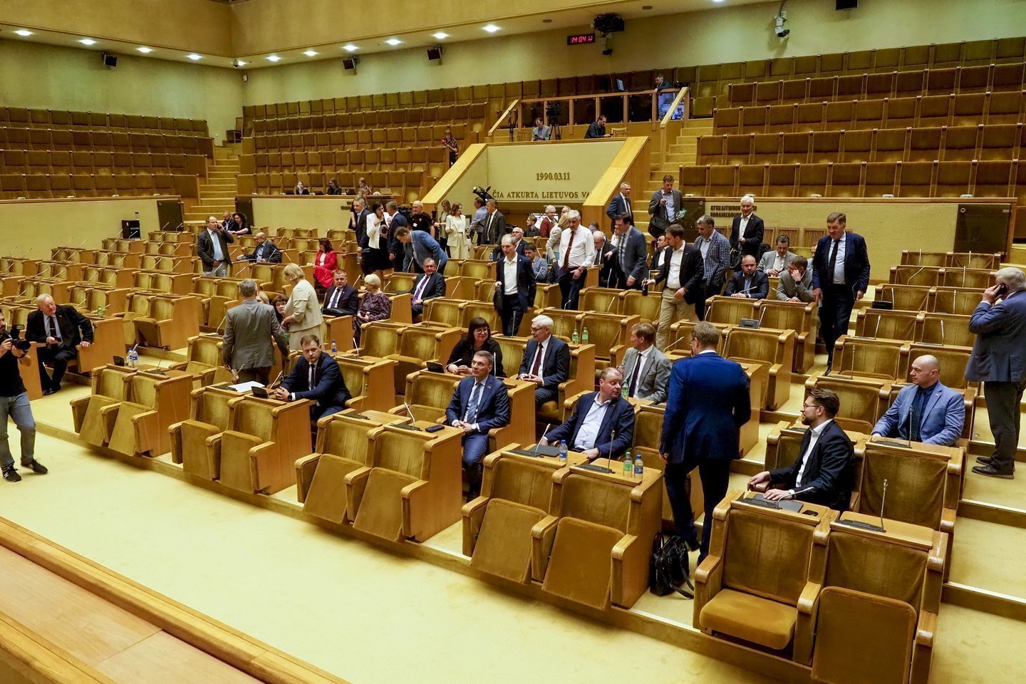 Seimo opozicijos ir valdančiųjų konfliktas tęsiasi.<br>V.