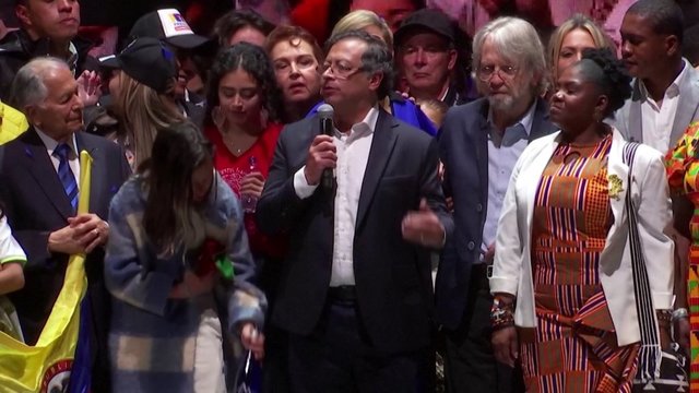 Kolumbijos prezidento rinkimus laimėjo kairuolis G. Petro: įveikė milijonierių verslininką R. Hernandezą