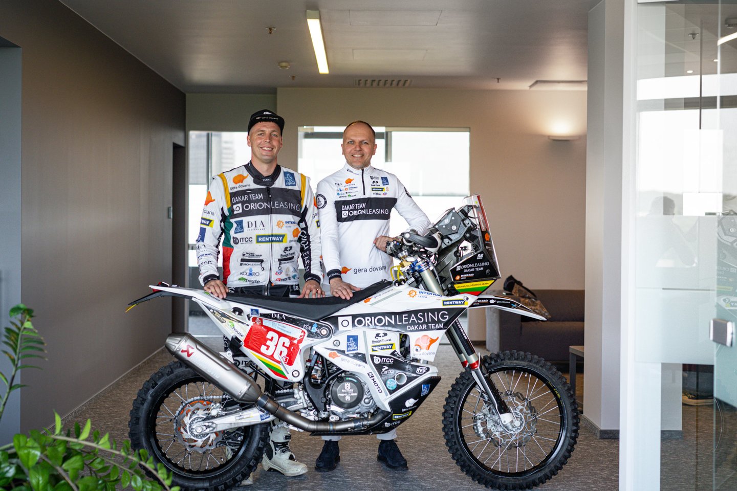 Įpusėjus 2022 metų moto sporto sezonui, „Orion Dakar team“ lyderis atsisako savo technikos, vos praeitais metais įsigyto „Husqvarna rally“ motociklo ir perleidžia jį į kitas rankas.<br>Pranešėjų spaudai nuotr.