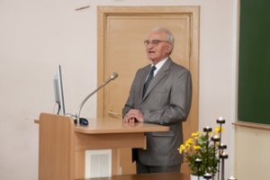 Eidamas 95-uosius metus mirė prof. Jonas Aničas