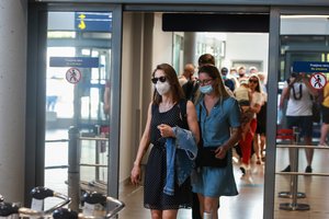 Paaiškėjo daugiau duomenų apie naujas COVID-19 mutacijas: kas mokslininkams kelia blogą nuojautą?