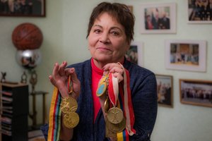 Nebūdavo „palauk“: išskirtinė krepšininkės A. Rupšienės gyvenimo istorija – dokumentiniame filme