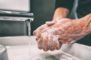 Apie savo grėsmę priminė „nešvarių rankų liga“: jau pareikalavo vienos gyvybės