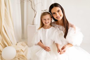 Su dukra įsiamžinusi A. Juškienė – apie meilę suknelėms ir būdą sutaupyti: „Būsiu labai nepopuliari“