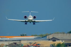 Masinis skrydžių atšaukimas veikia ir lietuvius: „Itaka“ informuoja apie atšauktas keliones