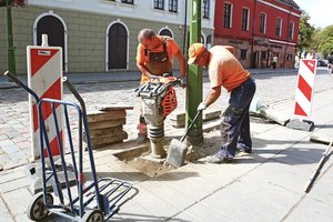 Diskusijos dėl MMA: siūloma laukti rudens, verslas bijo bankrotų, profsąjungos už didinimą