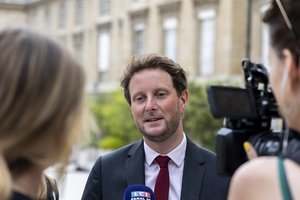 Prancūzijos ministras: pasiektas „visiškas sutarimas“ dėl kandidatės į ES statuso Ukrainai