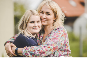 Karininkų šeima pasiryžo globoti paauglę: užauginę vieną, laukia kitų trijų