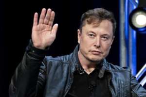 Elektromobilių lyderį netrukus gali nuversti: karūną kėsinasi perimti kita kompanija