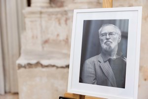 Sostinėje atsisveikinama su Anapilin iškeliavusiu Regimantu Adomaičiu