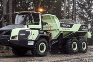 „Volvo“ bando pirmąjį pasaulyje vandeniliu varomą šarnyrinį savivartį – jau sugeba tą patį, kaip ir komerciniai modeliai